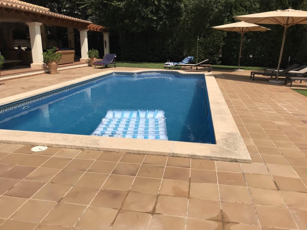 PRIVATE POOL IN SON FONT